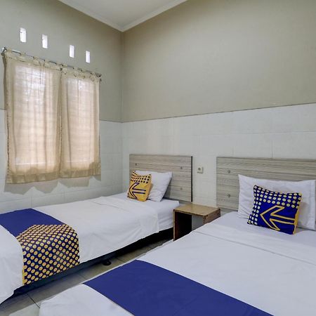 Oyo Life 90159 Puri Asoka Guest House スマラン エクステリア 写真