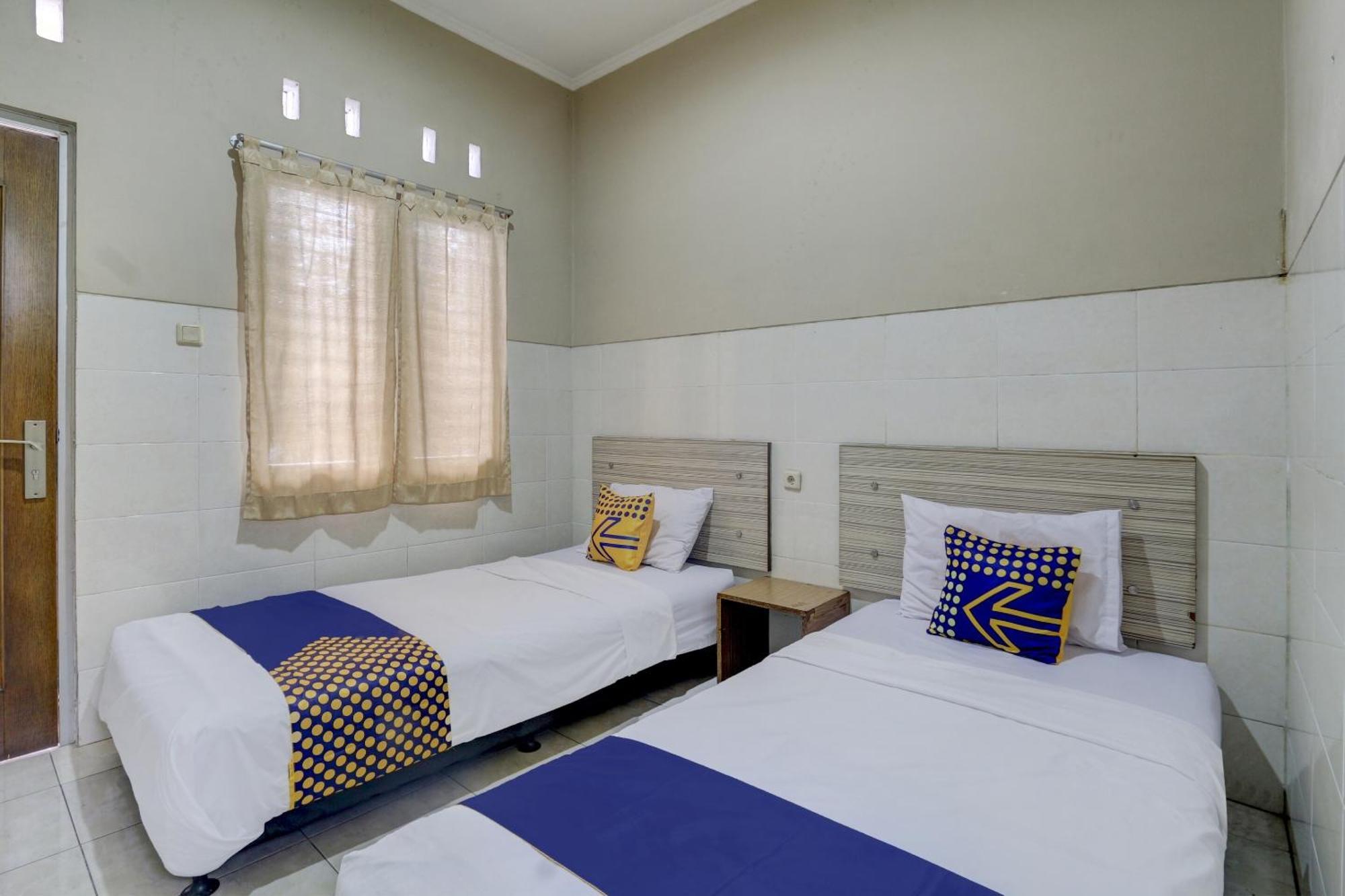 Oyo Life 90159 Puri Asoka Guest House スマラン エクステリア 写真