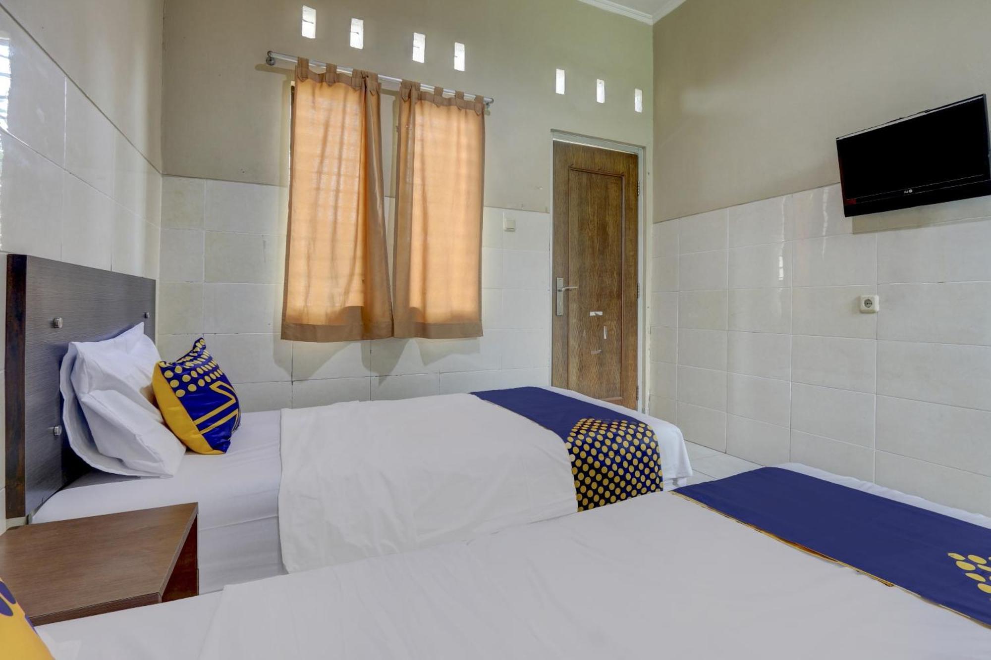 Oyo Life 90159 Puri Asoka Guest House スマラン エクステリア 写真