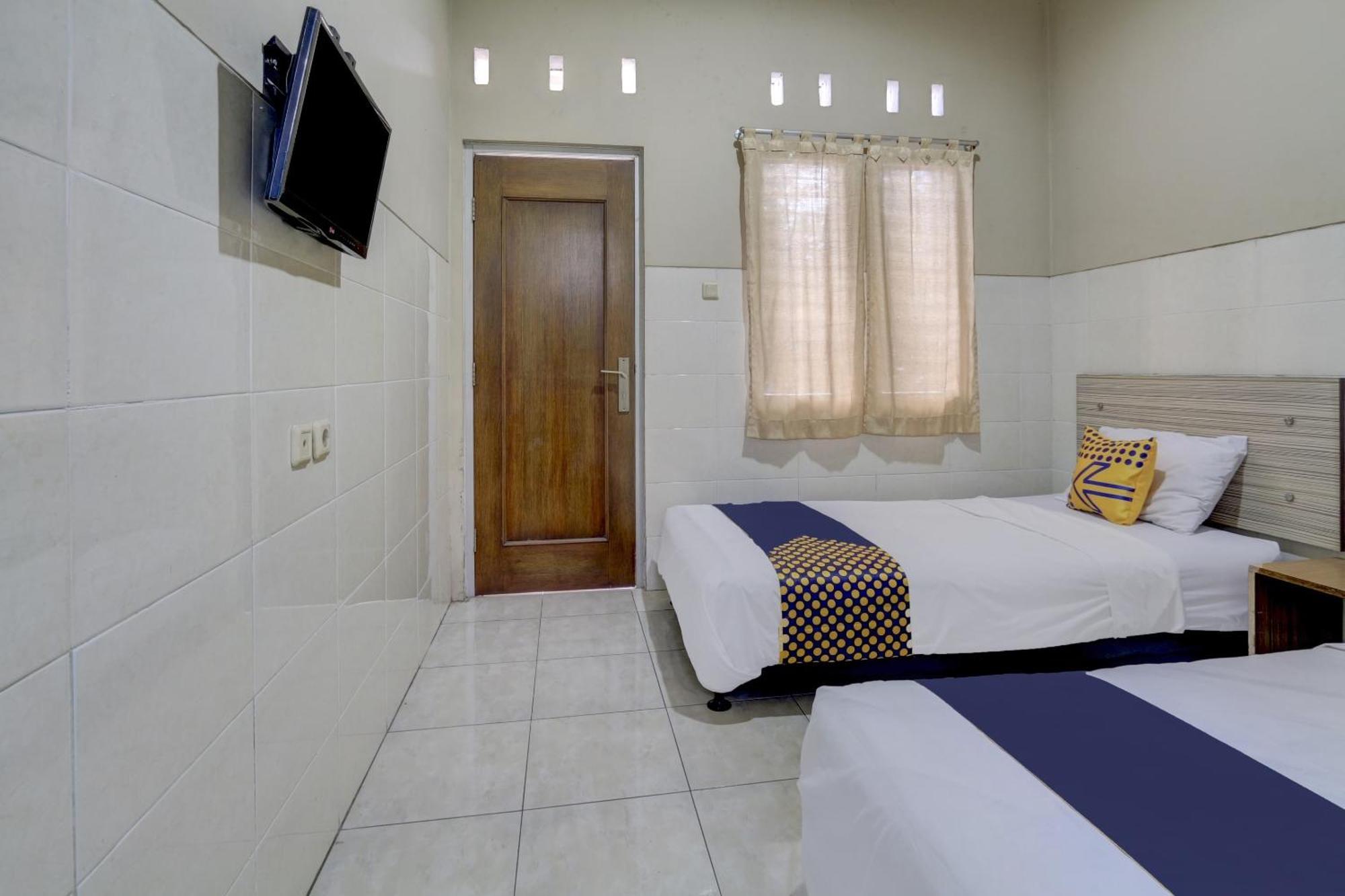 Oyo Life 90159 Puri Asoka Guest House スマラン エクステリア 写真