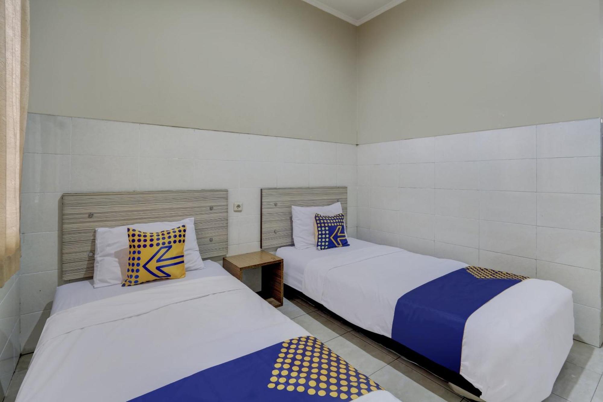 Oyo Life 90159 Puri Asoka Guest House スマラン エクステリア 写真