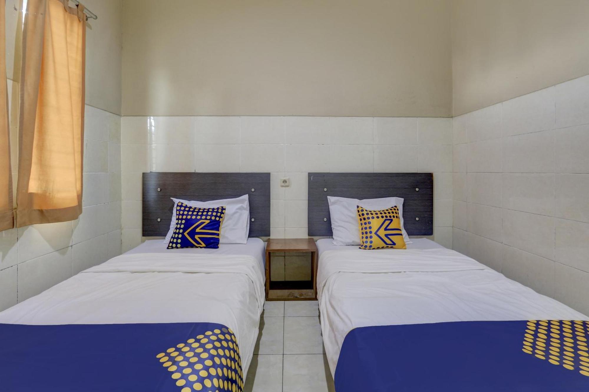 Oyo Life 90159 Puri Asoka Guest House スマラン エクステリア 写真