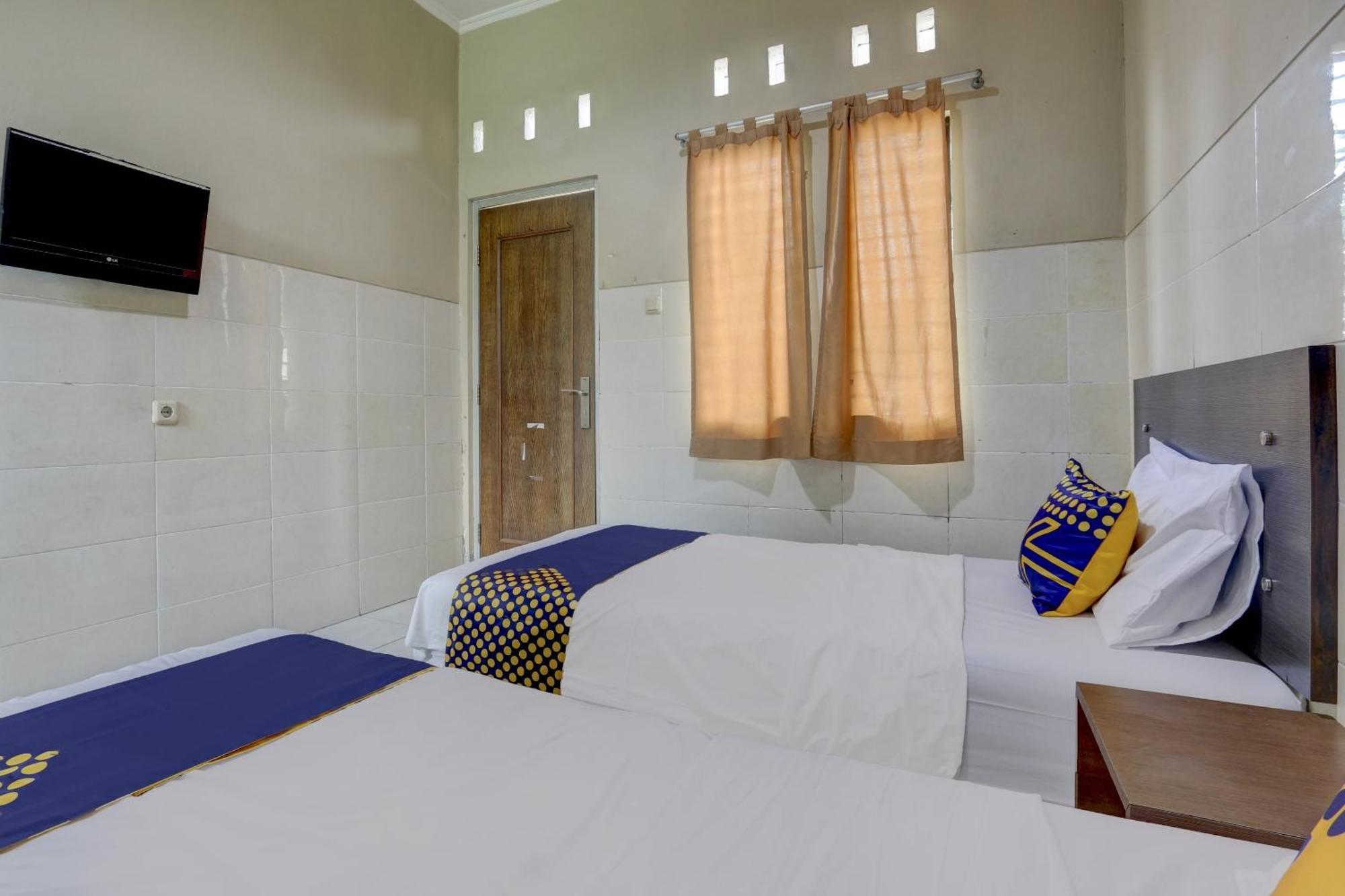 Oyo Life 90159 Puri Asoka Guest House スマラン エクステリア 写真